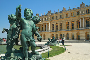 Fototapeta na wymiar statua a Versailles