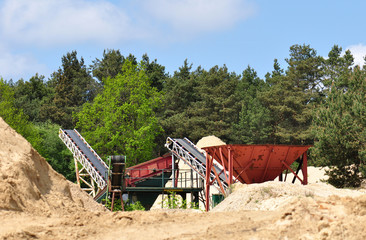 Förderbänder in der Kiesgrube