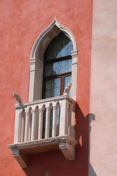 Venezia, finestra in stile