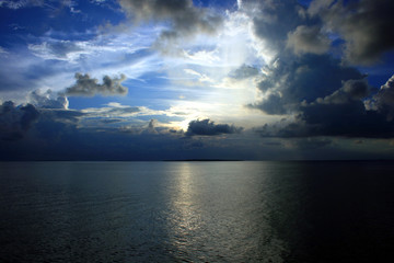 Sonnenuntergang über dem Meer