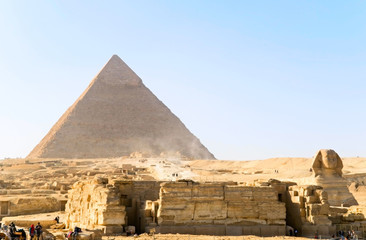 Fototapeta na wymiar Wielki Sfinks i piramida Cheopsa w Gizie, Egipt