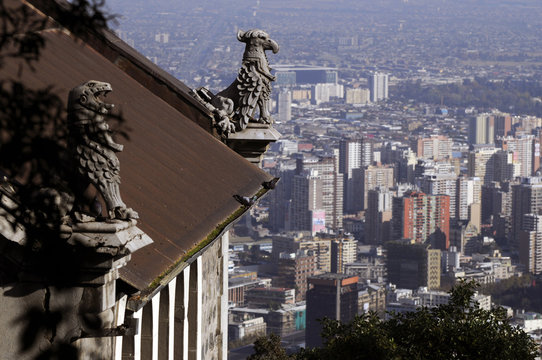 Vista di Santiago del Cile dalla collina del Santuario