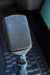 Microphone Podcast Vertical