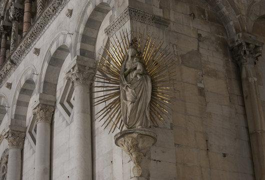 Madonna con bambino - Piazza San Michele, Lucca
