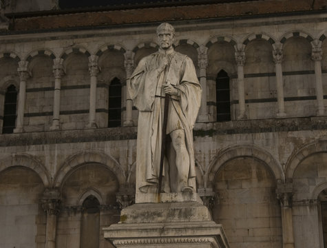 Statua Francesco Burlamacchi, Piazza San Michele Lucca