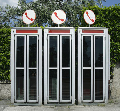 Drei Telefonzellen