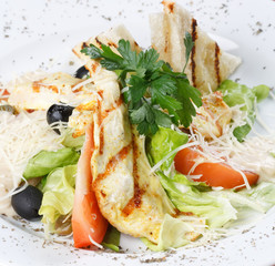 salad with grilled salmon fillet