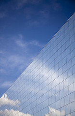 Fototapeta na wymiar Office building and blue sky reflection