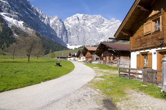 Almdorf Eng