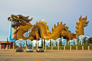 Fototapeta na wymiar golden giant dragon
