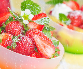 Erdbeeren im Puderzuckerregen