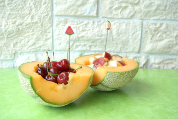 Fototapeta na wymiar melon z owocami