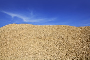 Fototapeta na wymiar betonu żółty piasek żwir góry kamieniołomu