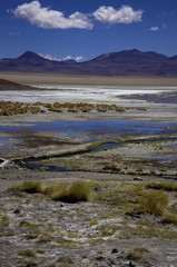 Laguna en desierto de Uyuni Bolivia
