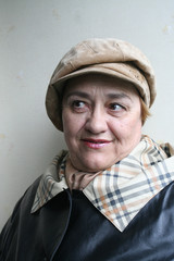 Nette Dame im Seniorenalter