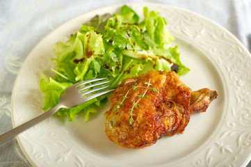chicken leg and salad- coscia di pollo e insalata