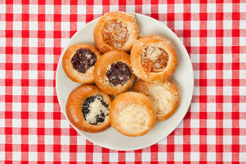cake on the checkered tablecloth