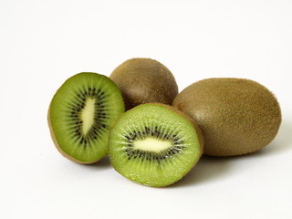 Obraz premium Fresh kiwi on white