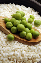 Piselli e riso crudo