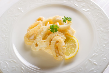 fried squid rings - anelli di calamari fritt