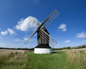 Fototapeta na wymiar Pitstone windmill english countryside