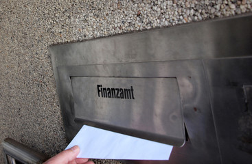 Briefkasten beim Finanzamt