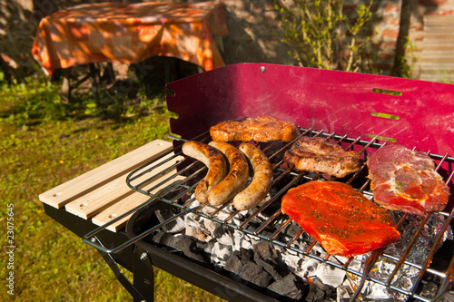 "Grillen im Garten" Stockfotos und lizenzfreie Bilder auf
