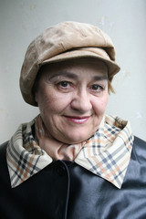 Nette Dame im Seniorenalter