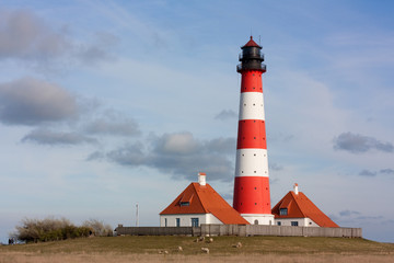 Fototapeta na wymiar Westerhever latarni w Szlezwiku-Holsztynie na Morzu Północnym