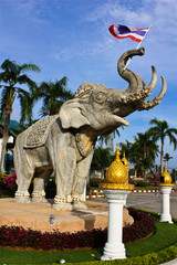 Elephant statue whit Thailand flag