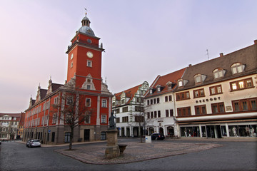 Fototapeta na wymiar Gotha - Rynek Główny, przy zabytkowym ratuszu