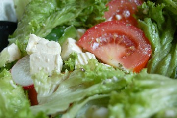 Salat mit Schafskäse und Tomaten