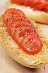 Brot mit Tomate