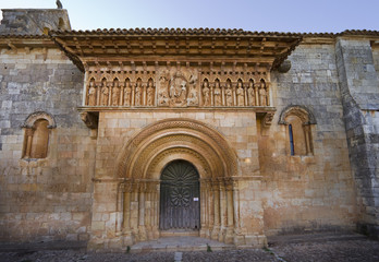 Fototapeta na wymiar San Juan Bautista en Moarves (Palencia)