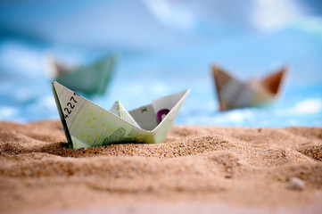 papierboote aus geldscheinen