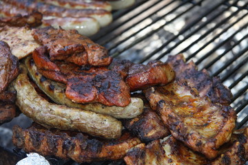 Grillfleisch mit Würstchen