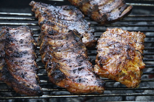 Grillfleisch auf Rost