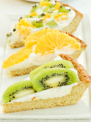 Naklejka na ściany i meble Fruit-tart slices