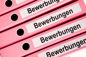 Aktenodner mit Bewerbungsunterlagen