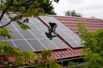 D&uuml;nnschicht-Solarzellen-Montage_3