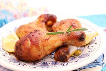gebratene Hühnerkeulen