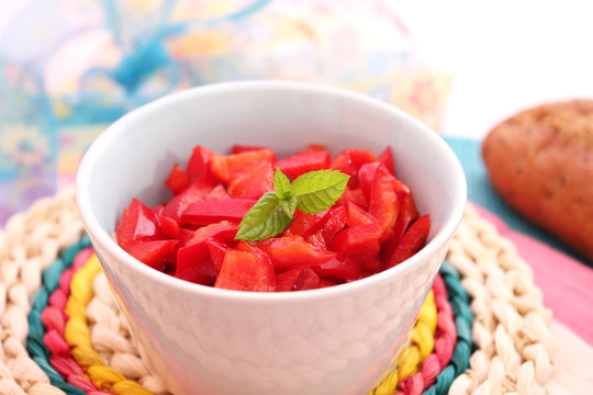 Paprikasalat bilder – Bläddra bland 931 stockfoton, vektorer och videor ...