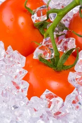 Keuken spatwand met foto Tomaten op ijs © plotnik