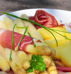 Deutscher Spargel mit Salzkartoffeln