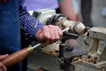 Drechsler bei der Arbeit