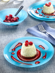 pudding aux pommes avec framboises