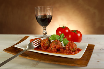 meatballs over dish - piatto con polpette