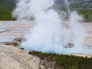 au dessus d'un geyser