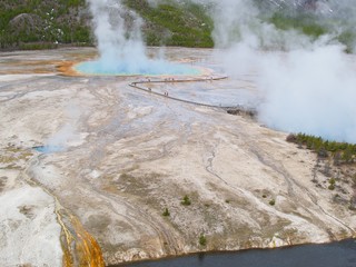 Fumée et geysers