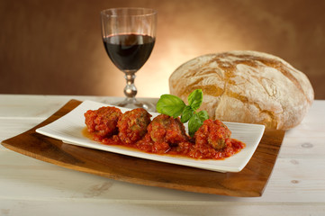 meatballs over dish - piatto con polpette